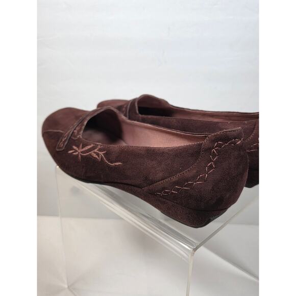 CLARKS Shoes Artisan Flats Comfort Brown Suede SlipOn Embroidered Women Size 9W - Picture 5 of 15